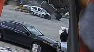 Eskişehir'de araçların çarpıştığı kaza kamerada: 1 yaralı