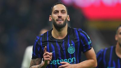 Hakan Çalhanoğlu, Inter'de ayın futbolcusu seçildi