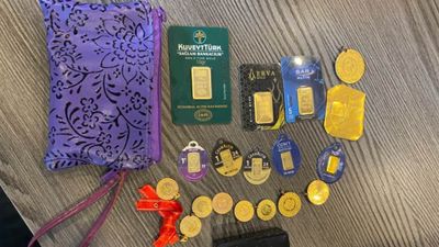 Adana'da halıda 650 bin TL değerinde altın buldu: Düşünmeden sahibine teslim etti