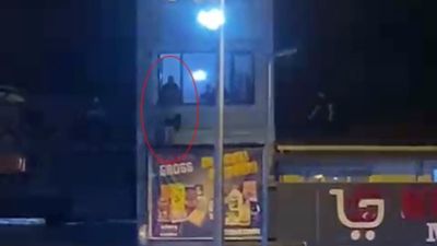 İstanbul'da komşusunu önce darbetti, sonra pencereden attı