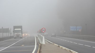Bolu Dağı'nda sis etkili oldu: Görüş mesafesi, 30 metreye kadar düştü