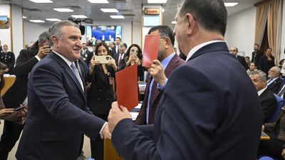 CHP kırmızı kart gösterdi: Osman Aşkın Bak’tan anında cevap geldi