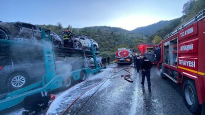 Aydın’da araç yüklü tırda yangın: Araçlar hurdaya döndü