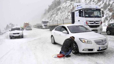 Direksiyona geçmeden iki kere düşünün: İşte karlı yollarda dikkat etmeniz gerekenler