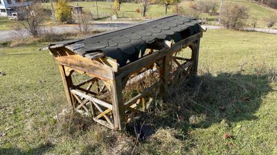 Artvin'de babası için yaptığı çardak görünümlü mezarın aynısından vasiyet etti