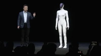 İçinde insan olduğu sanılan robot: IRON