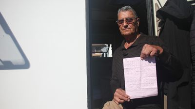 Marmaris'te karavanda yaşayan emekliye belediye, 'barınma tutanağı' yazdı