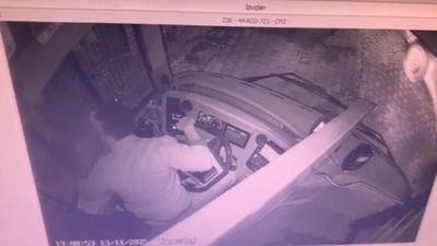 Malatya'da otobüse silahlı saldırı anı kamerada