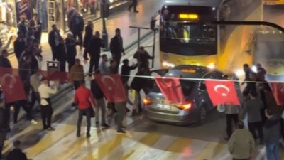 Aksaray'da alkollü sürücü dehşeti: Kaldırıma çıkıp 3 kişiyi yaralayıp, ters yola girip 5 araca çarptı