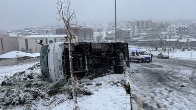 Nevşehir'de işçi servisi devrildi: Çok sayıda yaralı var