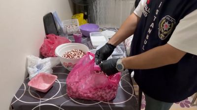 İstanbul'da eşi uyuşturucu satışından tutuklanan kadın, aynı suçtan tutuklandı