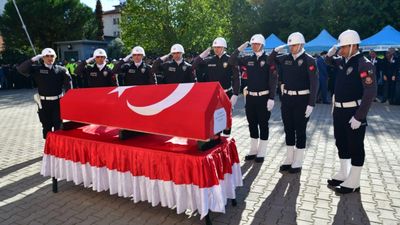Manisa'da şehit polis memuru görev yaptığı ilçeden uğurlandı