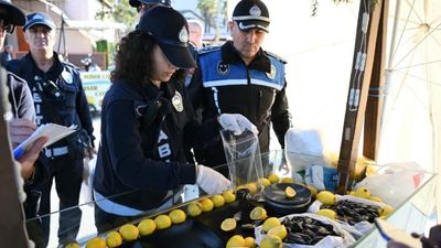 Aydın'ın Kuşadası ilçesinde sokak lezzetlerine sıkı denetim