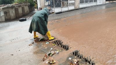 Diyarbakır'da yoğun yağış: Yolları su bastı