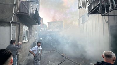 Ümraniye’de iş yeri deposunda yangın