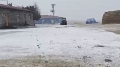 Kars’ta yüksek kesimlere kar yağdı