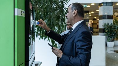 TBMM'nin yeni Sıfır Atık adımı 'depozito iade makineleri' hizmete alındı