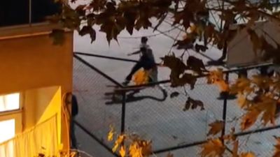 İstanbul'da gençlerin dövüş oyunu kamerada