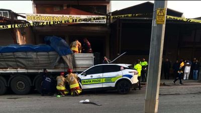 Manisa'da polisin şehit olduğu kaza anı, güvenlik kamerasına yansıdı