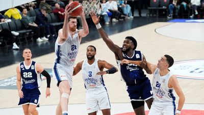 Bahçeşehir Koleji, Anadolu Efes'i mağlup etti