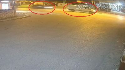 Bursa'da otomobilin minibüse çarptığı kaza kamerada: 3 yaralı