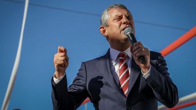 Özgür Özel: Sıkın dişinizi, CHP mülteci sorununu çözecek