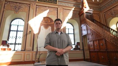 Gurbetçi genç Osmanlı Türkçesiyle konuşarak sosyal medyada farkındalık oluşturuyor