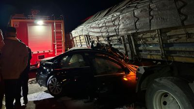 Afyonkarahisar’da tır ile otomobil çarpıştı: 2 ölü, 2 yaralı