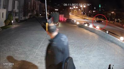 Ankara'da trafik tartışmasına müdahale etti: Otomobil çarptı