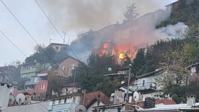 Bursa'da 2 katlı binada yangın