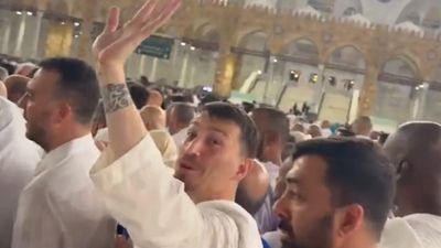 Mert Hakan Yandaş’ın umrede yaşadığı olay gündem oldu: Taraftarı böyle uyardı...