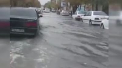 İran’da kuraklık sonrası yağışlar sele dönüştü