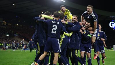 28 yıl sonra Dünya Kupası'na gidiyorlar: İskoçya, nefes kesen maçta Danimarka'yı yendi...