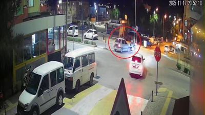 Antalya'da motosikletli aracın üstünden takla atarak uçtu: O anlar kamerada