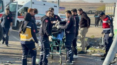 Diyarbakır'da tır, çarptığı iki aracı biçti: 2 ölü, 3 yaralı