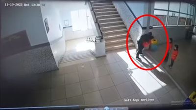 Mardin'de müdür yardımcısından hayat kurtaran Heimlich manevrası