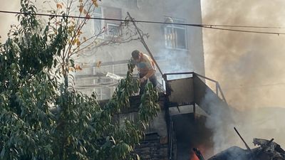 Samsun'da ev sahibi yangına su kovasıyla müdahale etti