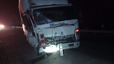 Balıkesir'de kamyon ile kamyonet çarpıştı: 1 ölü