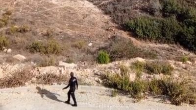 Adana'da firari hükümlü nefes kesen kovalamacanın sonunda boş arazide yakalandı