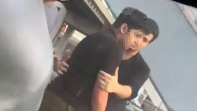 İzmir Metrosu'nda küfürlü saldırgan paniğe neden oldu