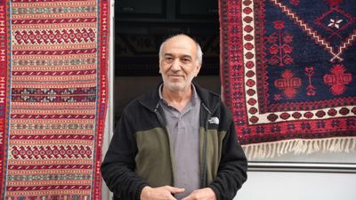 Balıkesir'deki artçılar yüzünden işini karavana taşıdı