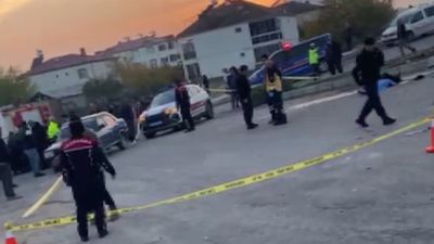 Elazığ'da traktörle çarpışarak otomobilin ezdiği yaya öldü