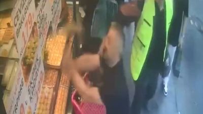 İstanbul'da iş yerinin önünde yapılan temizlikten rahatsız oldu: Çekiçle saldırdı