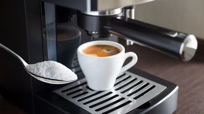 Kahve makinesinin ömrünü uzatan taktik: Bir tutam tuz yetiyor