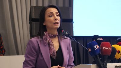 Tülay Hatimoğulları: Cumhuriyet'in kurucu partisinin Ada'ya gitmeme kararını üzüntüyle karşılıyoruz