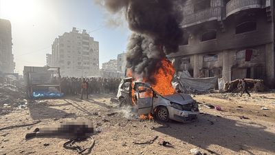 İsrail, Gazze'de bir aracı bombaladı: 4 Filistinli hayatını kaybetti