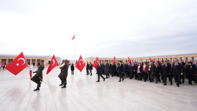 Yusuf Tekin ve öğretmenlerden Anıtkabir ziyareti