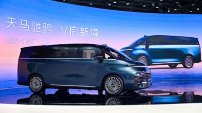 Geely'nin yeni tanıttığı Galaxy V900 rekor kırdı: Tek araca 42 kişi sığdırdılar