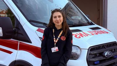 Ankara'da ambulans şoförü Müzeyyen, hayat kurtarmak için çabalıyor
