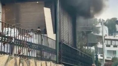 Muğla'da sinir krizi geçiren kadın, oturduğu evi ateşe verdi